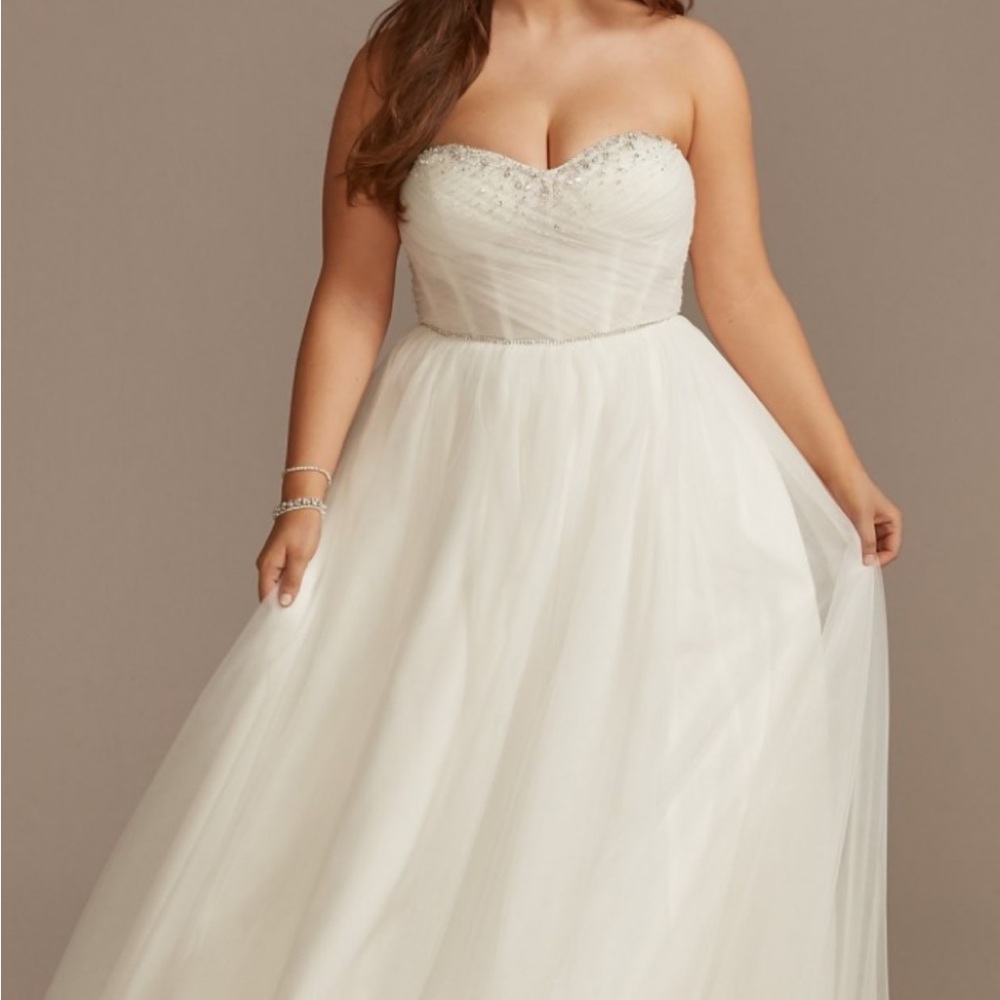 VENUS Classic White Dress